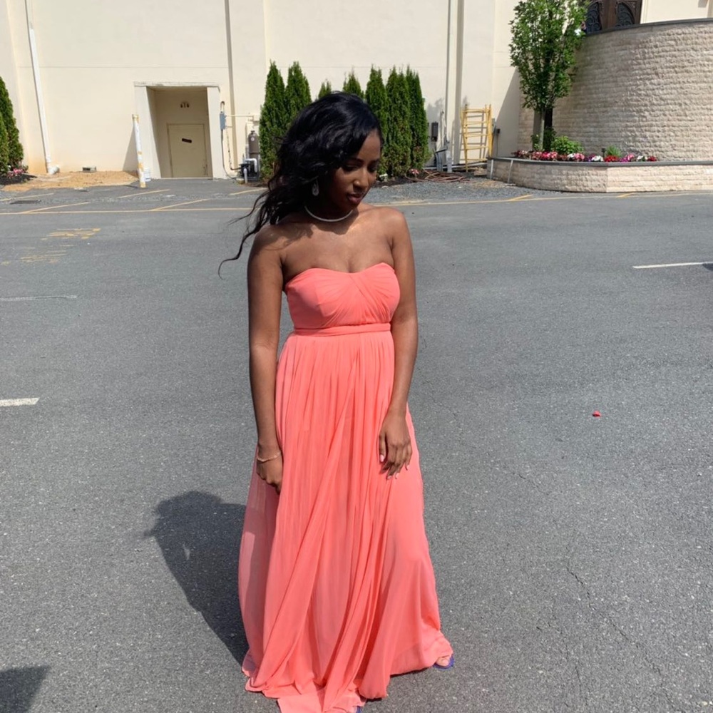 Bridesmaids dress in the color coral reef!